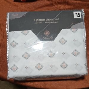 Full 4-Piece Sheet Set in White and Gray